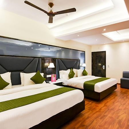 Hotel Geet Deluxe New Delhi Bagian luar foto