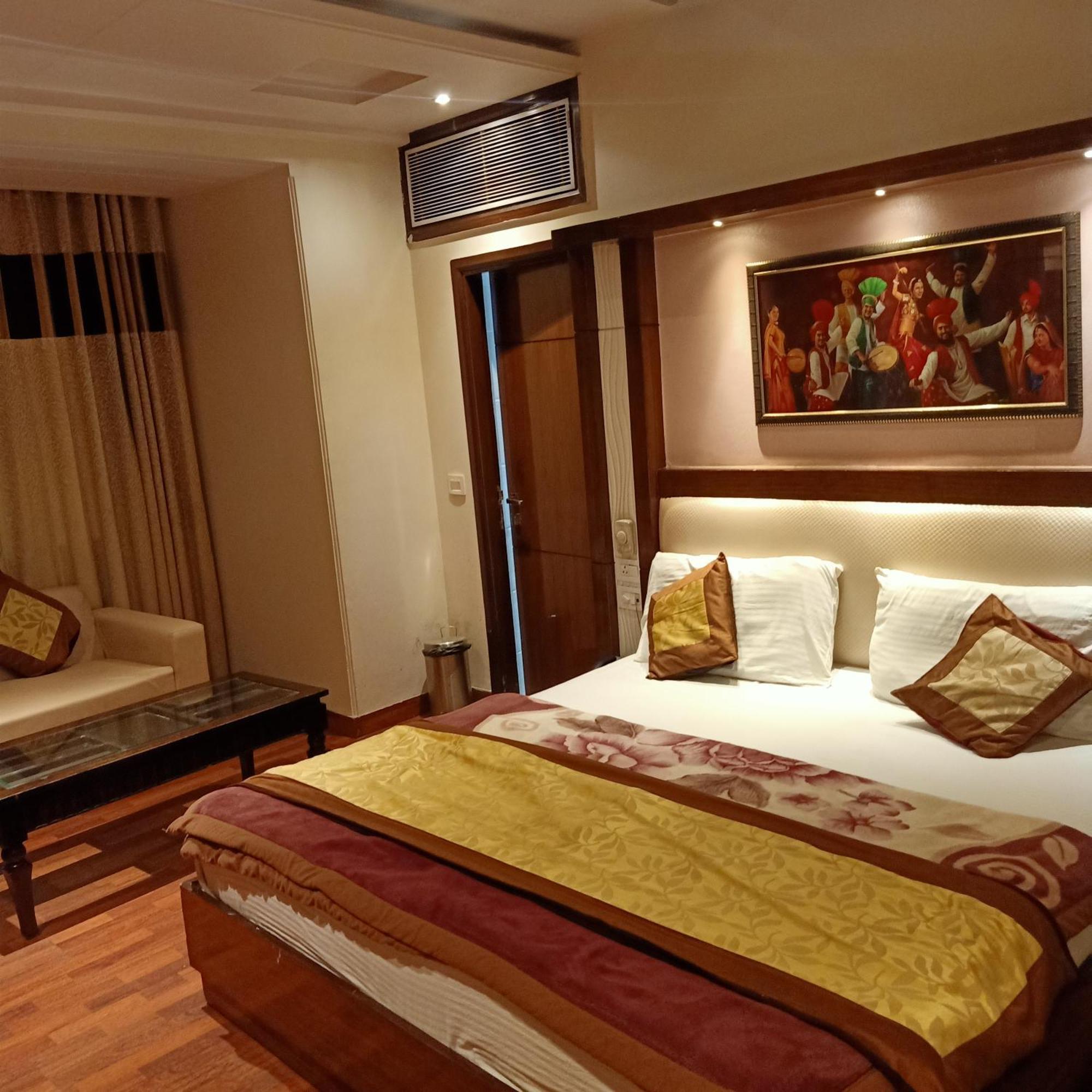 Hotel Geet Deluxe New Delhi Bagian luar foto