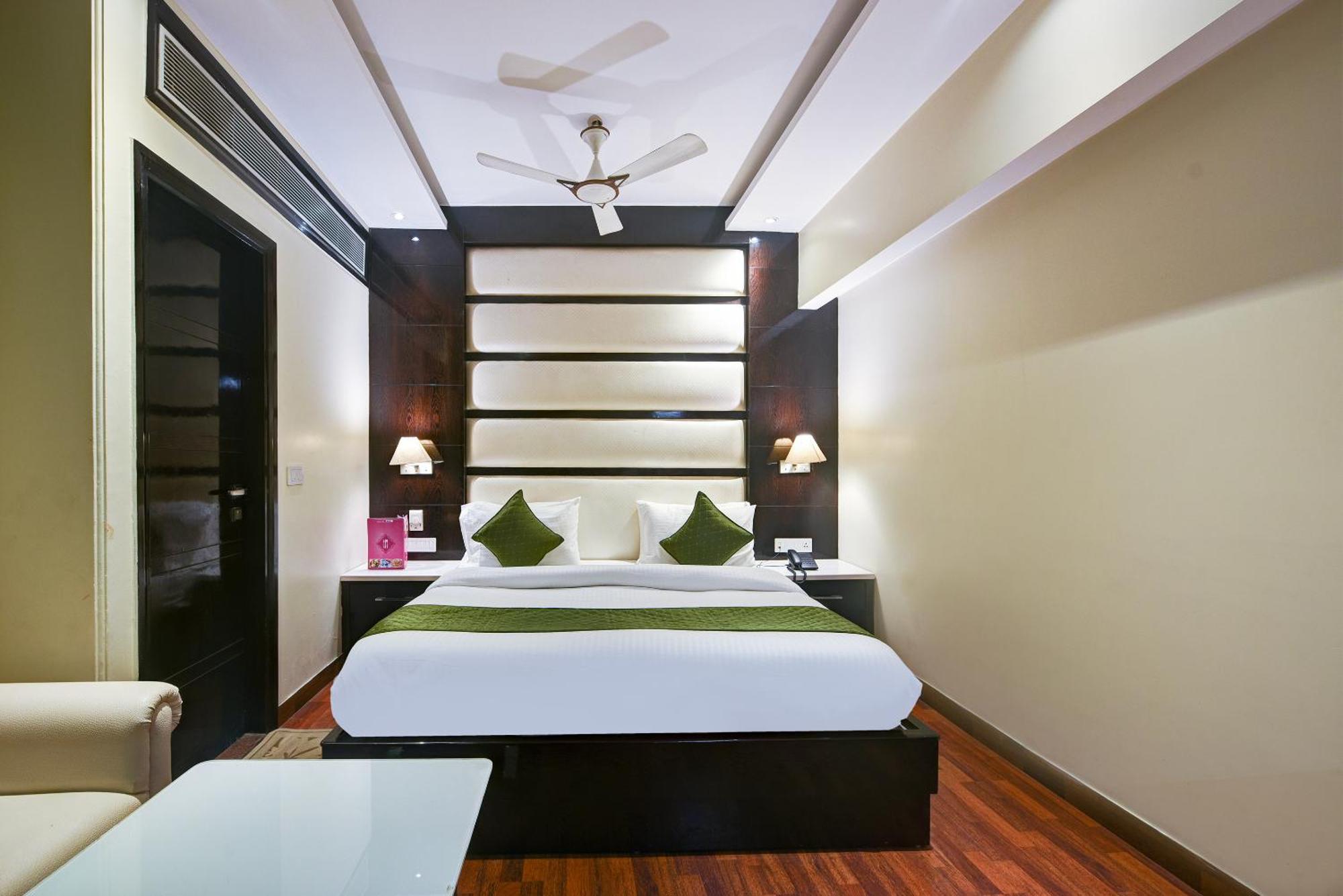 Hotel Geet Deluxe New Delhi Bagian luar foto