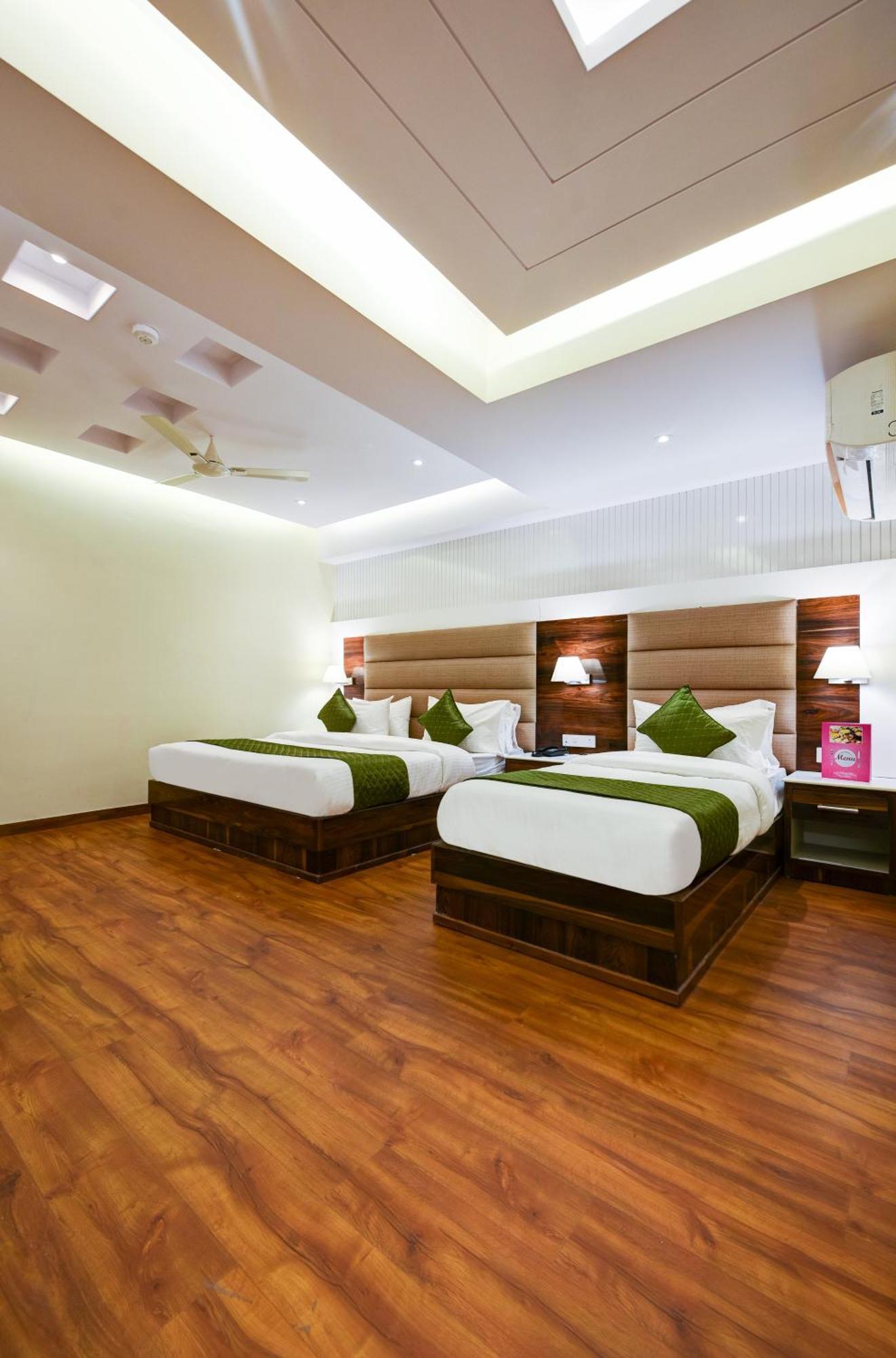 Hotel Geet Deluxe New Delhi Bagian luar foto