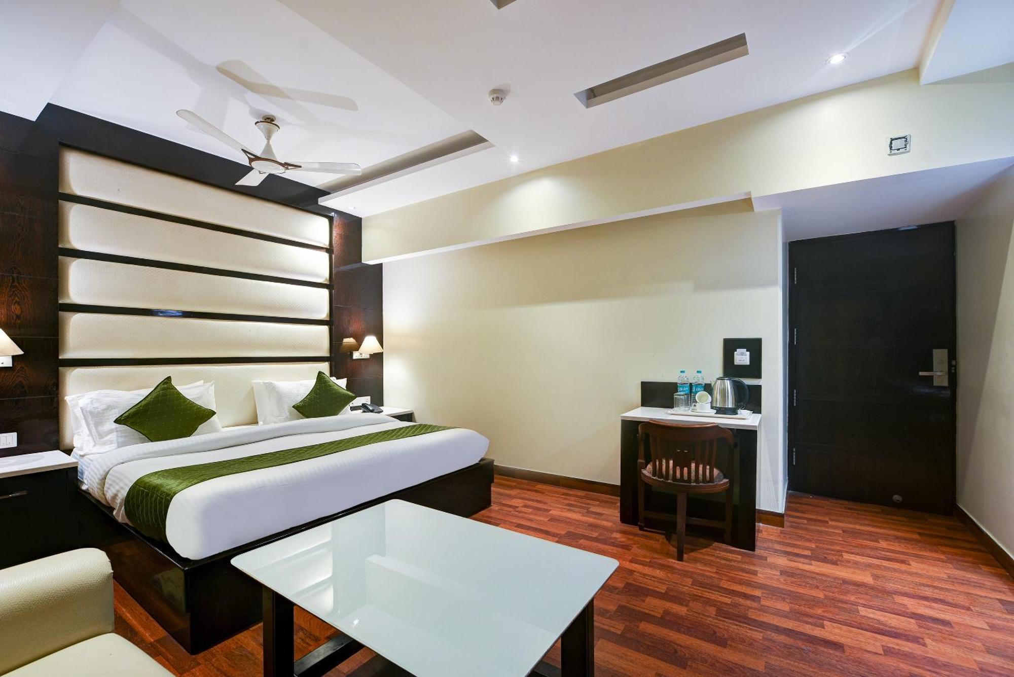 Hotel Geet Deluxe New Delhi Bagian luar foto