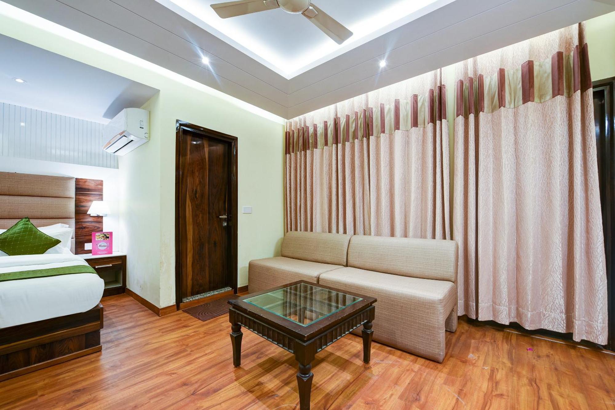 Hotel Geet Deluxe New Delhi Bagian luar foto
