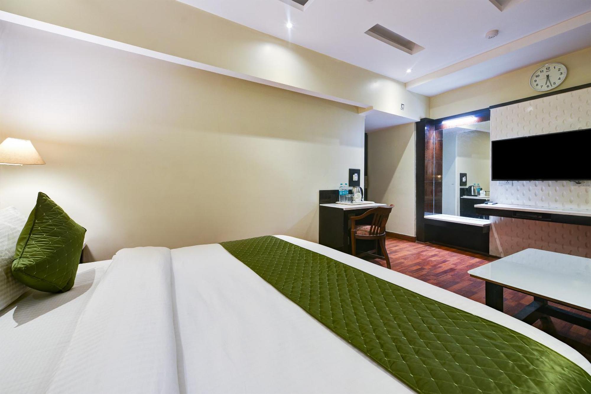 Hotel Geet Deluxe New Delhi Bagian luar foto