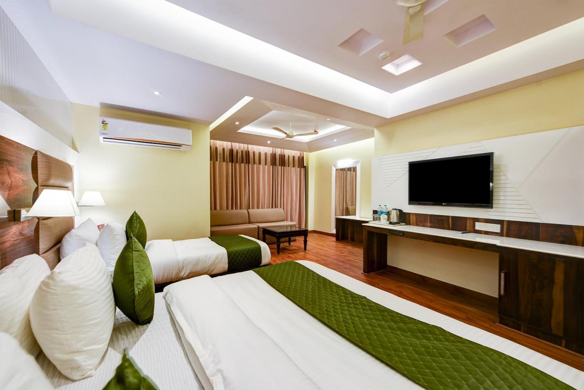 Hotel Geet Deluxe New Delhi Bagian luar foto