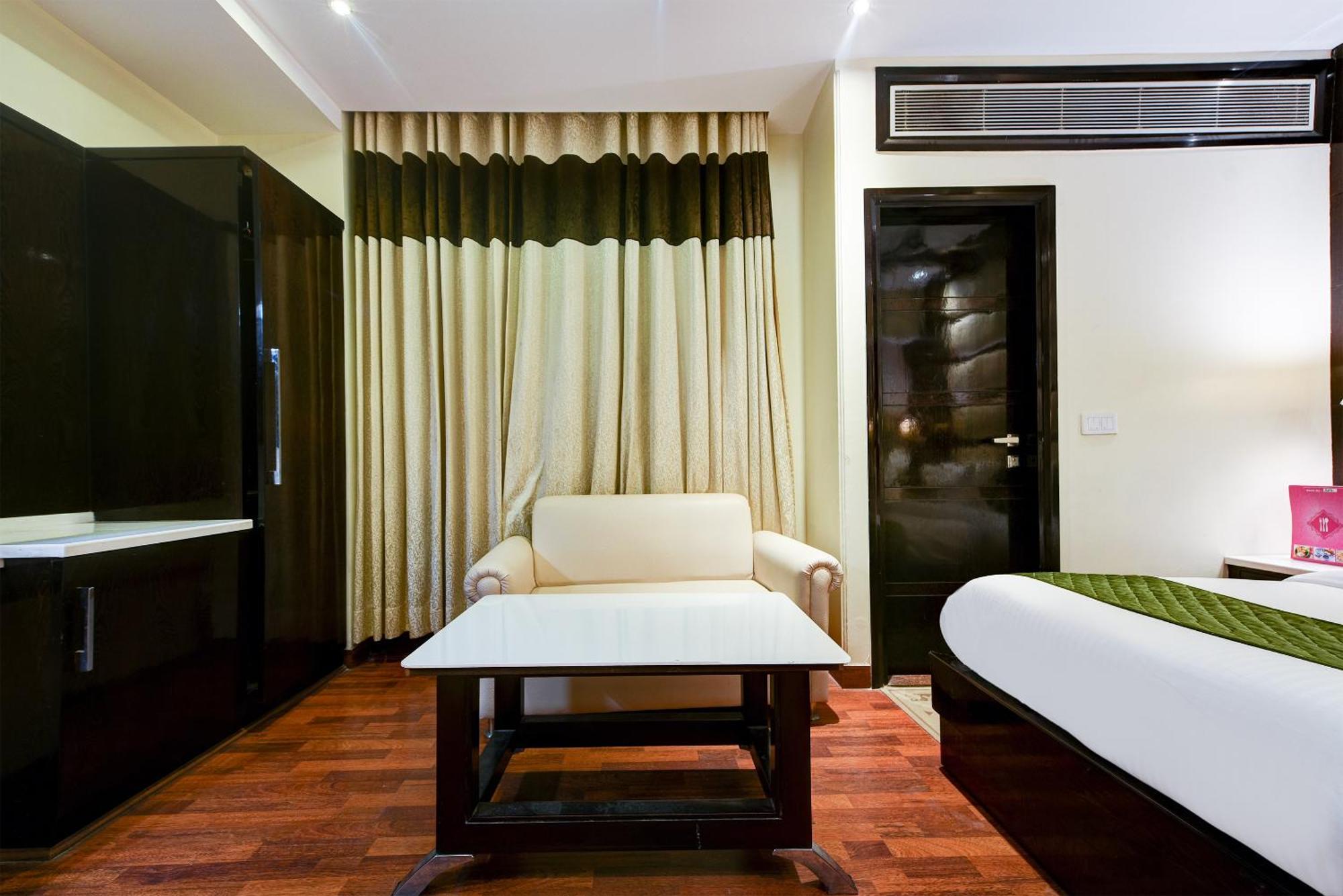 Hotel Geet Deluxe New Delhi Bagian luar foto