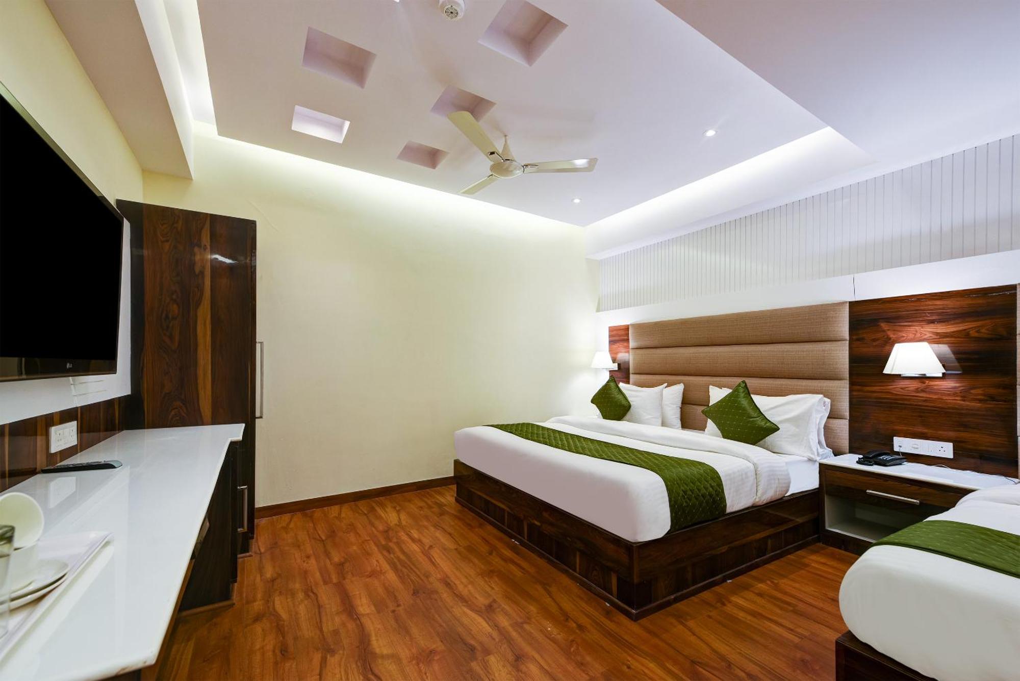 Hotel Geet Deluxe New Delhi Bagian luar foto