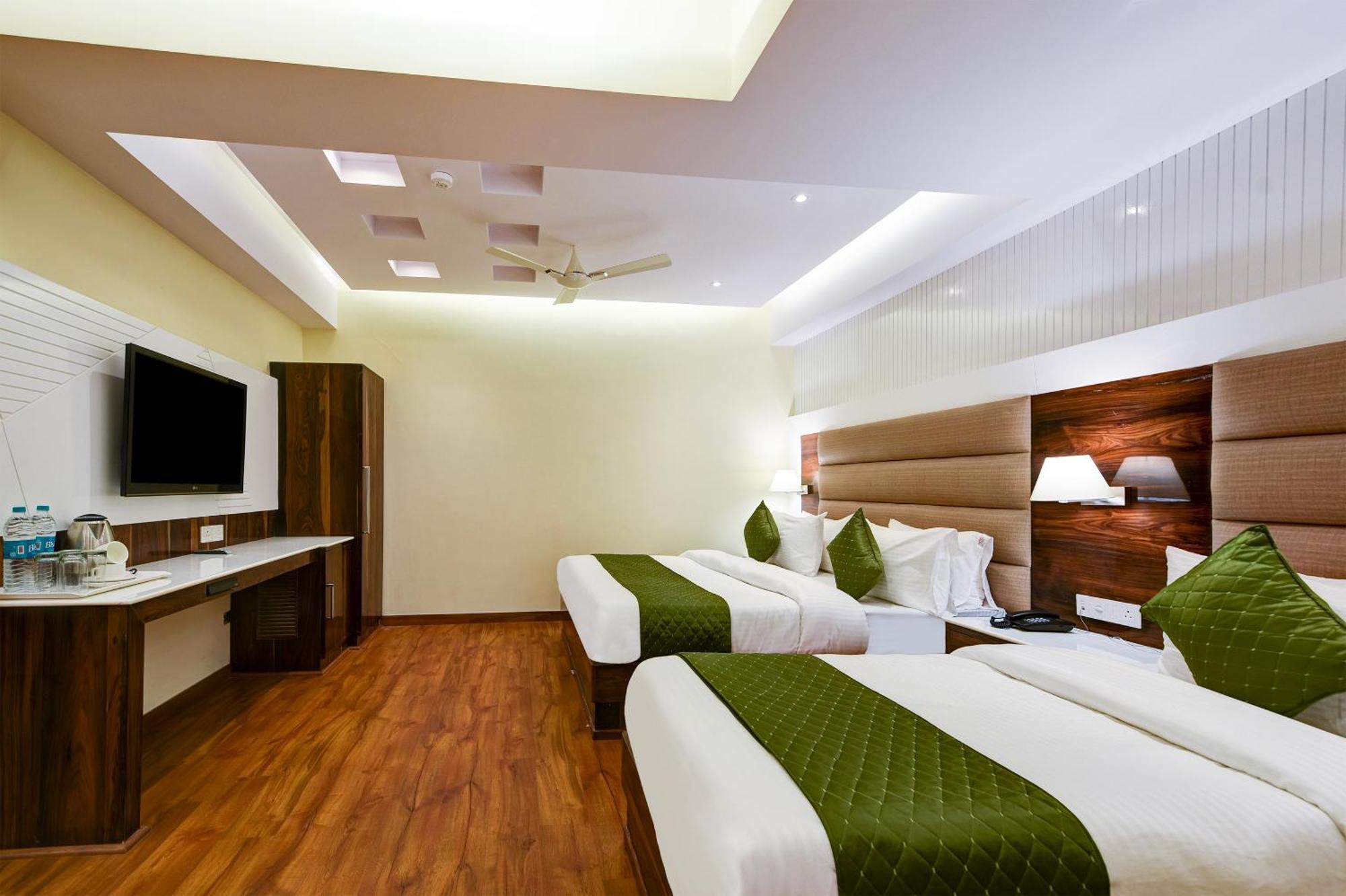 Hotel Geet Deluxe New Delhi Bagian luar foto