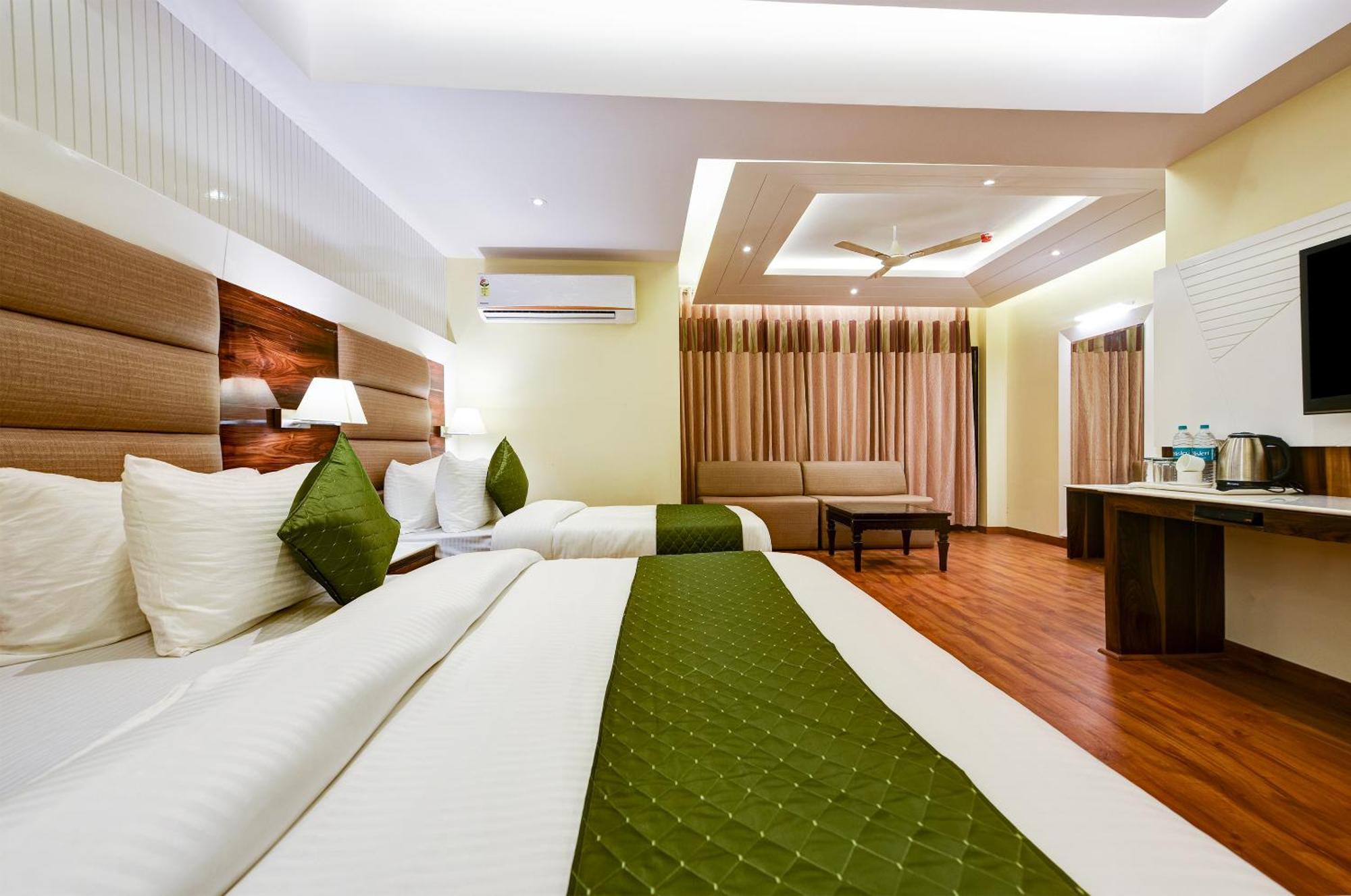 Hotel Geet Deluxe New Delhi Bagian luar foto