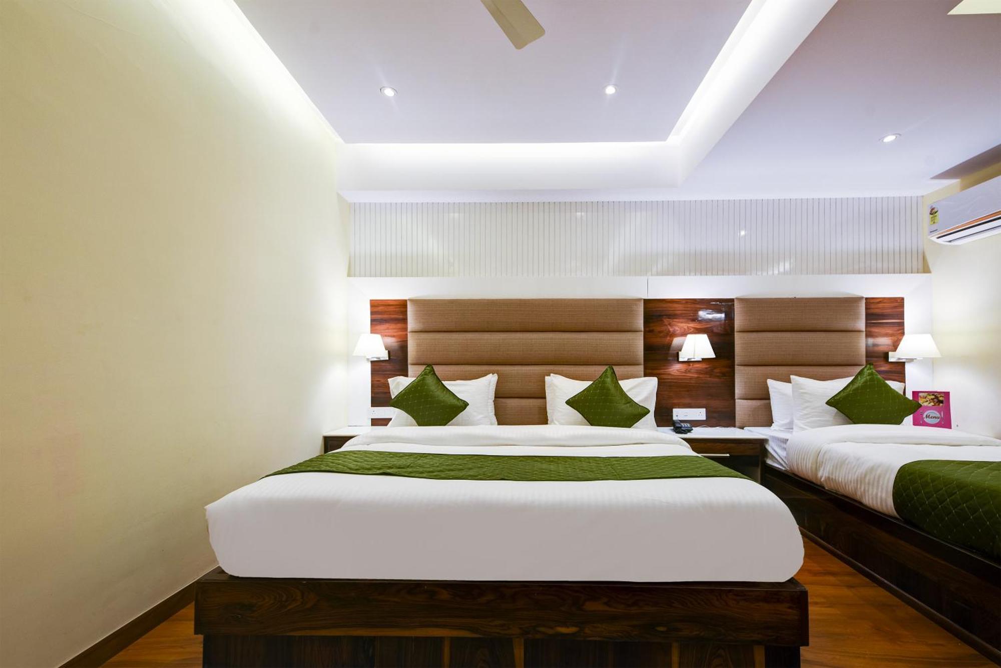 Hotel Geet Deluxe New Delhi Bagian luar foto