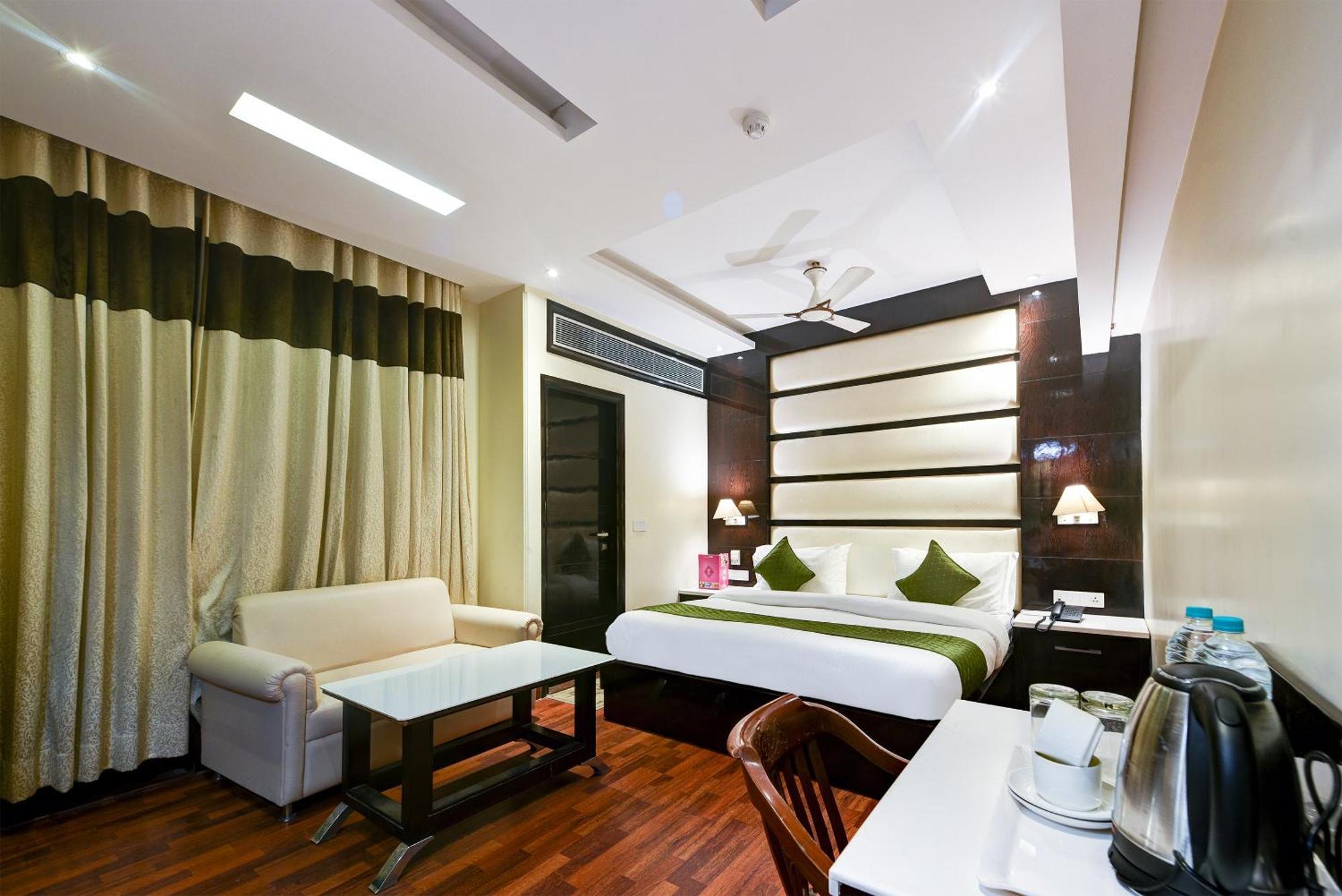 Hotel Geet Deluxe New Delhi Bagian luar foto