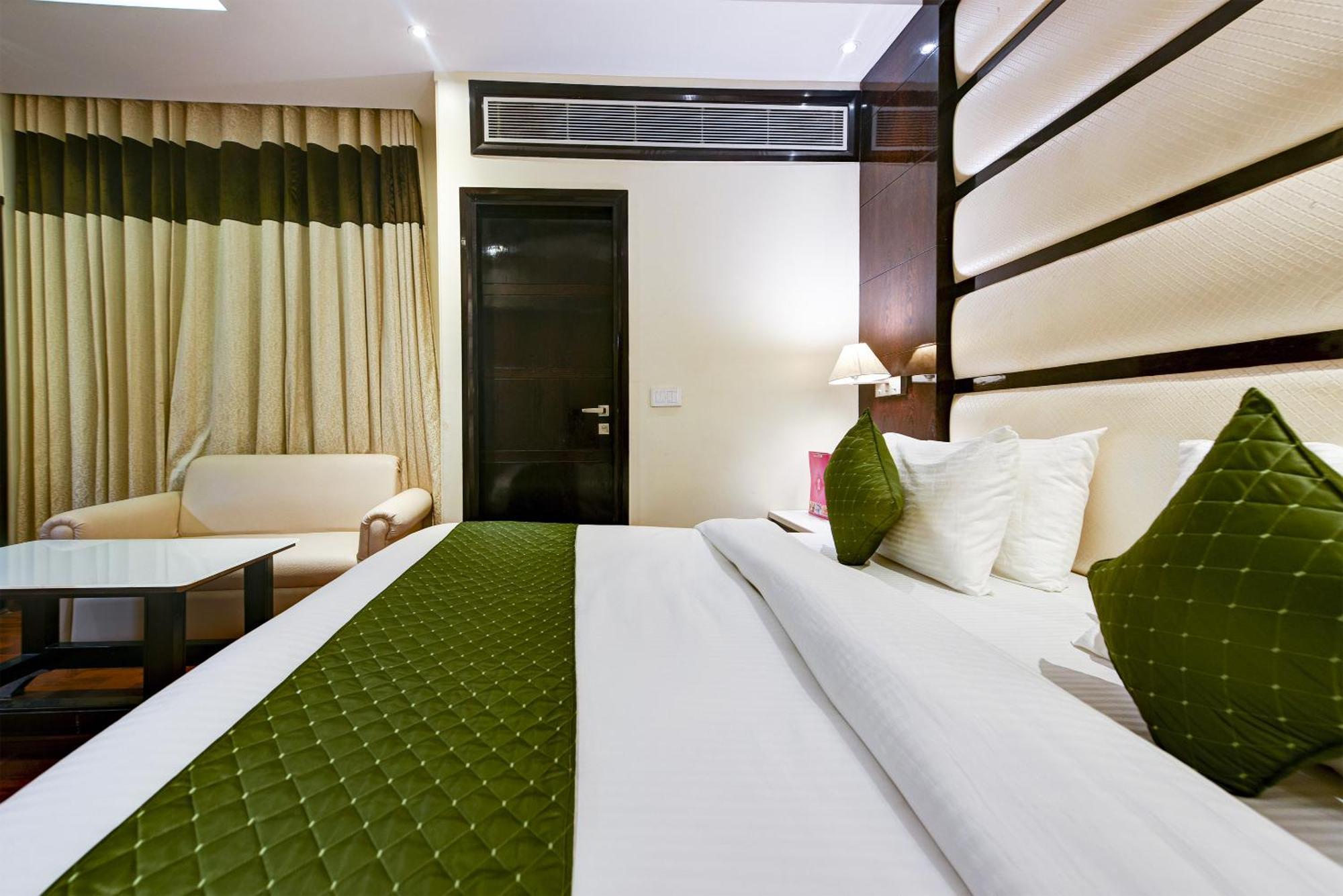 Hotel Geet Deluxe New Delhi Bagian luar foto