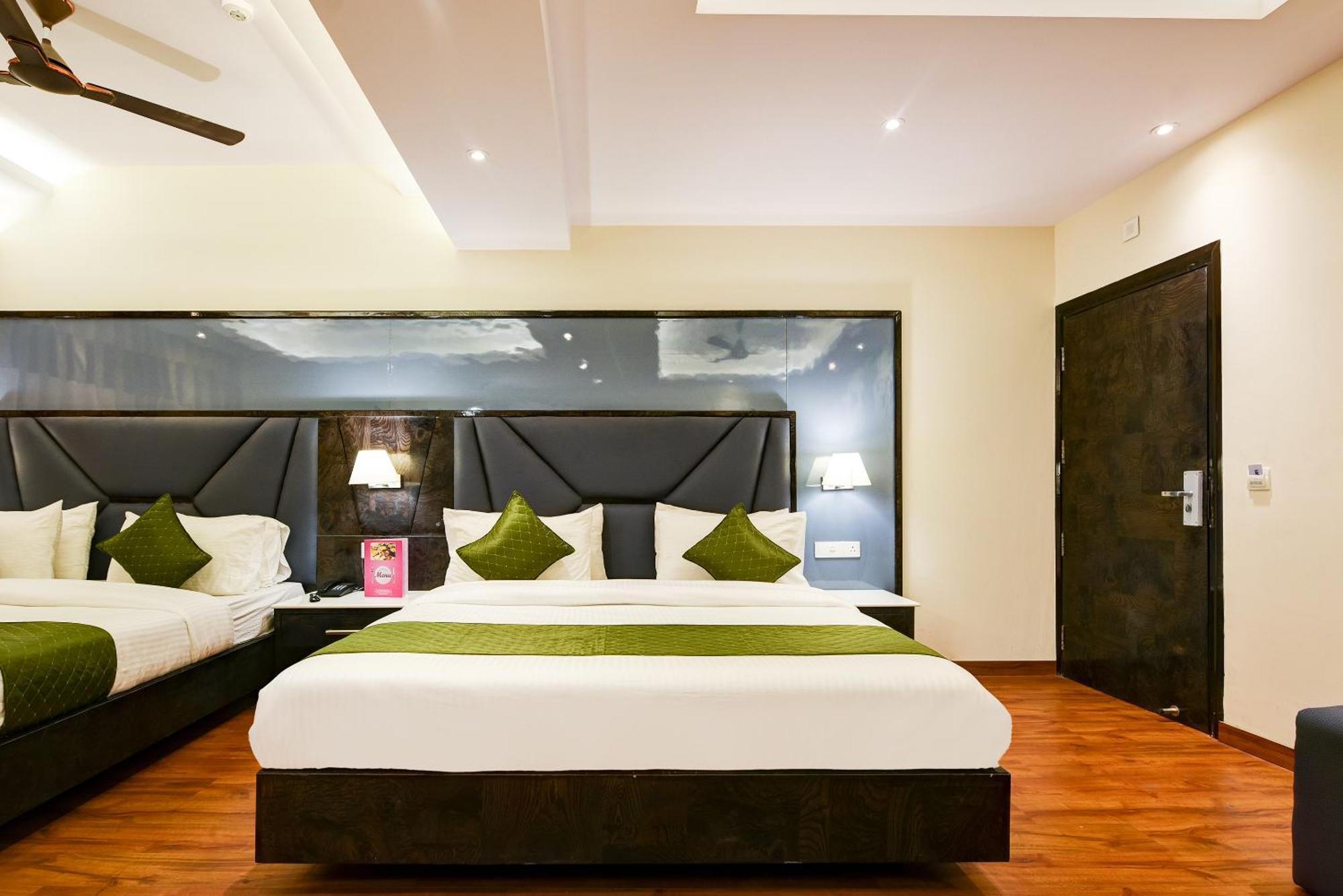 Hotel Geet Deluxe New Delhi Bagian luar foto