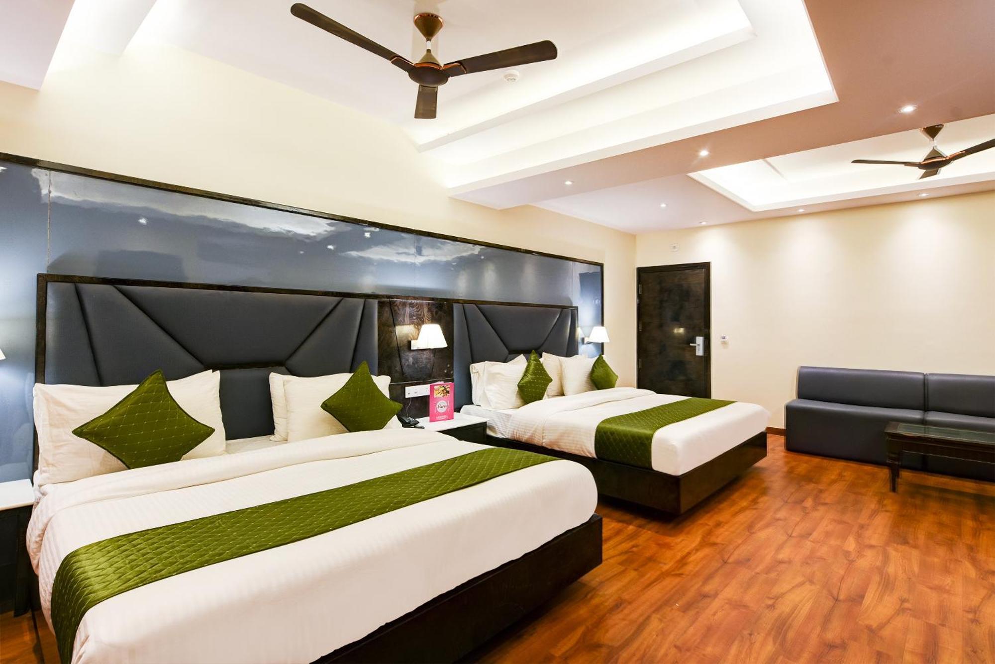 Hotel Geet Deluxe New Delhi Bagian luar foto