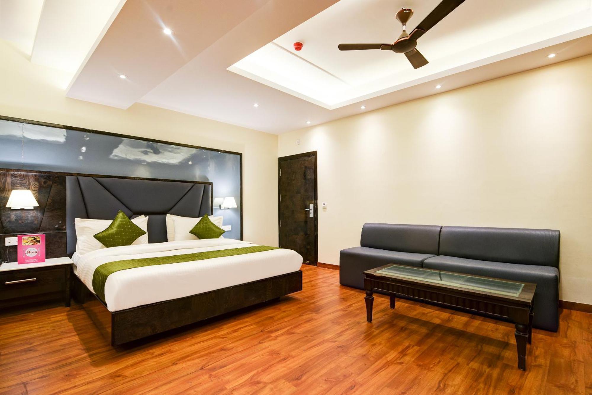 Hotel Geet Deluxe New Delhi Bagian luar foto