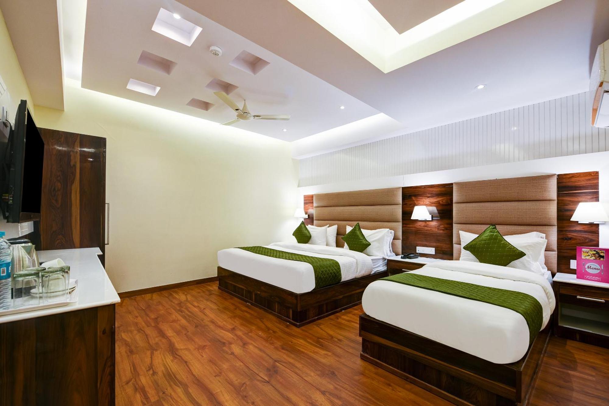 Hotel Geet Deluxe New Delhi Bagian luar foto