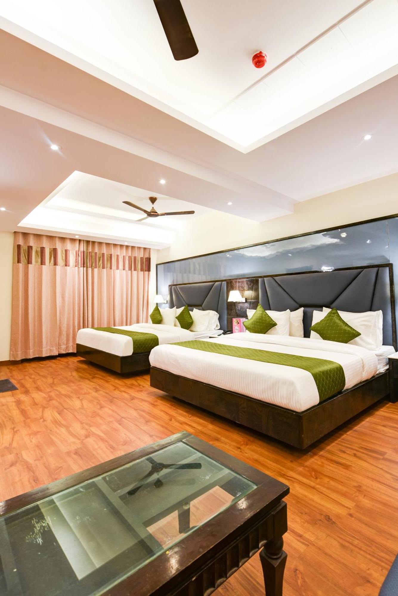 Hotel Geet Deluxe New Delhi Bagian luar foto