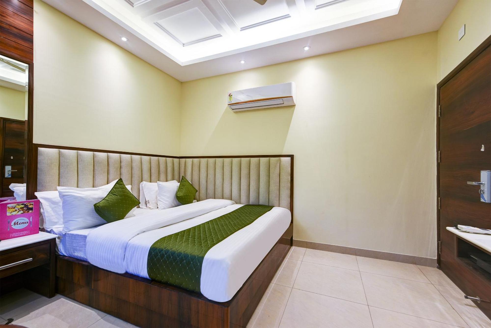Hotel Geet Deluxe New Delhi Bagian luar foto