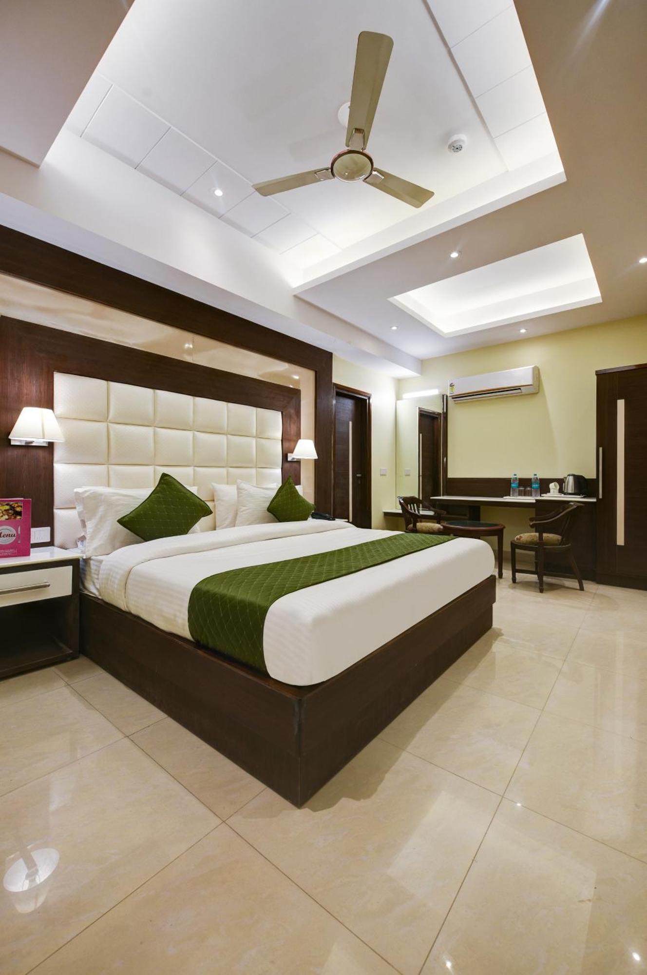 Hotel Geet Deluxe New Delhi Bagian luar foto