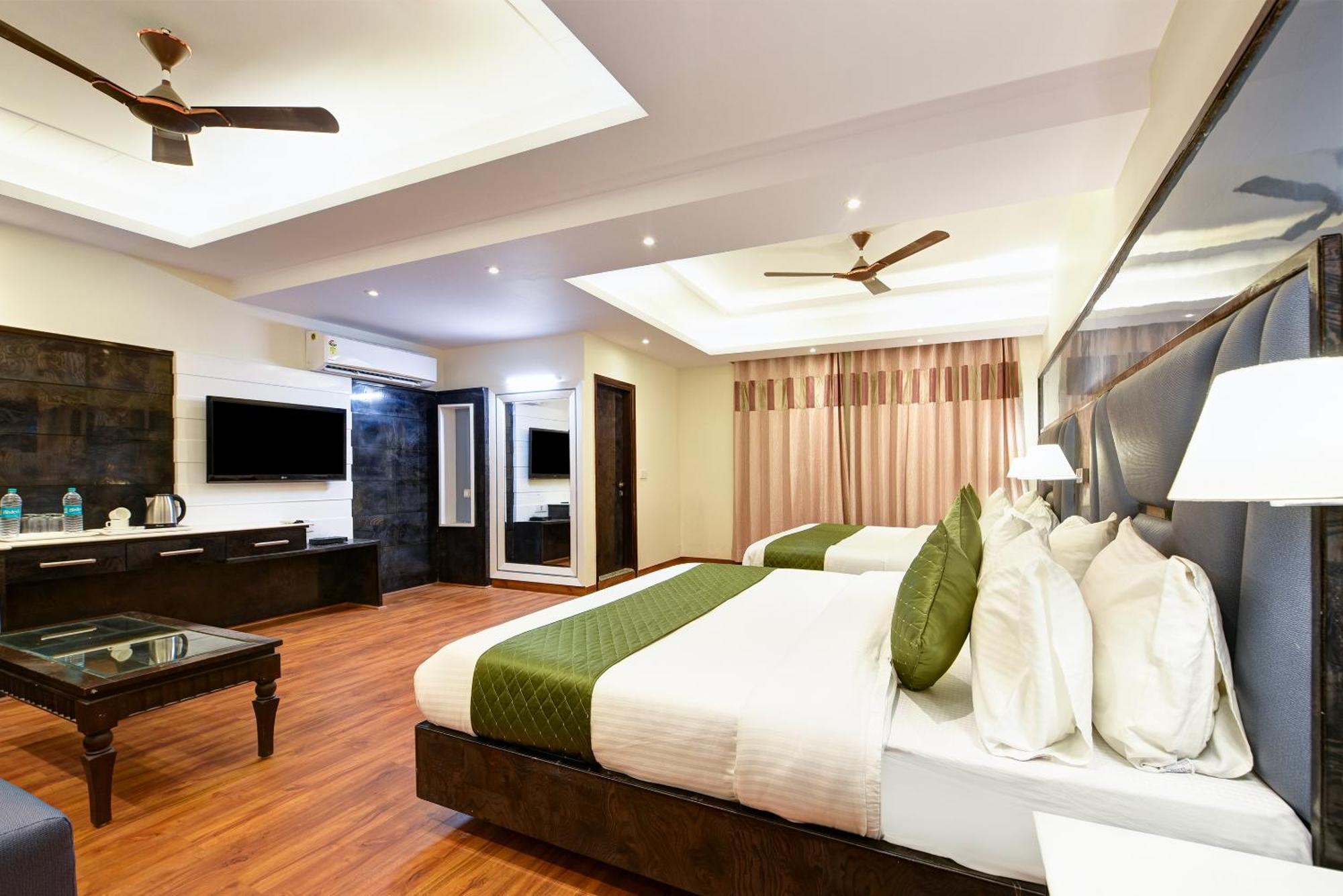 Hotel Geet Deluxe New Delhi Bagian luar foto
