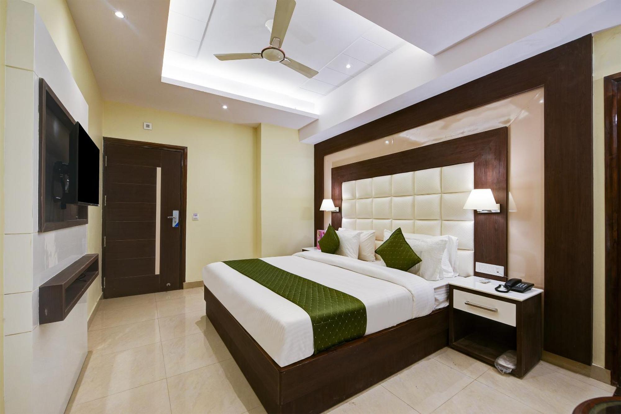 Hotel Geet Deluxe New Delhi Bagian luar foto