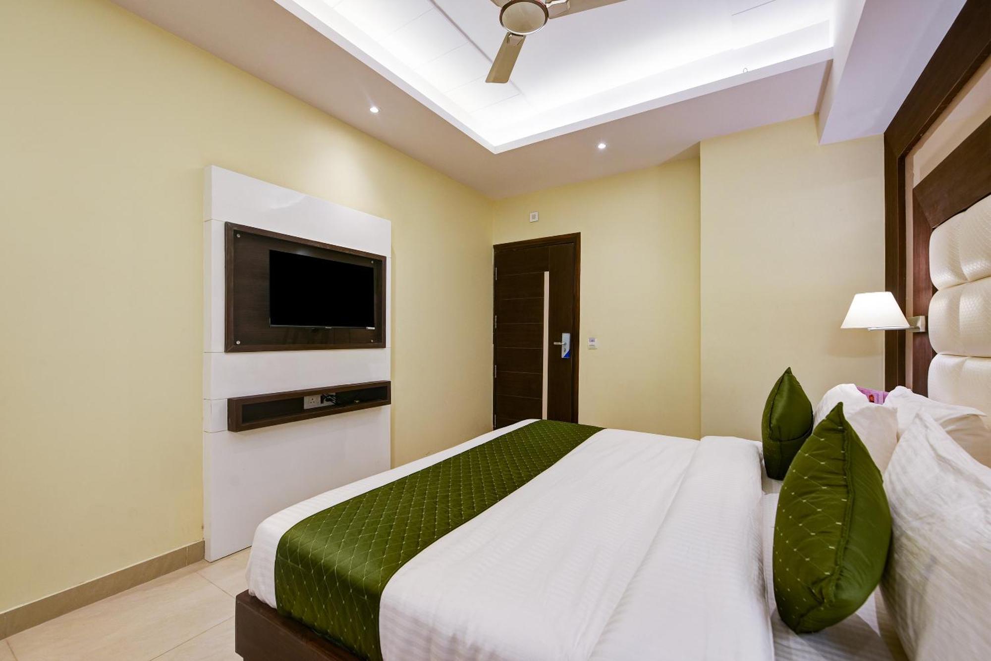 Hotel Geet Deluxe New Delhi Bagian luar foto