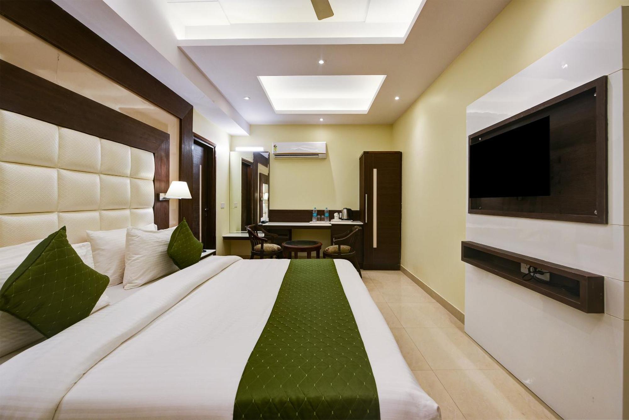 Hotel Geet Deluxe New Delhi Bagian luar foto