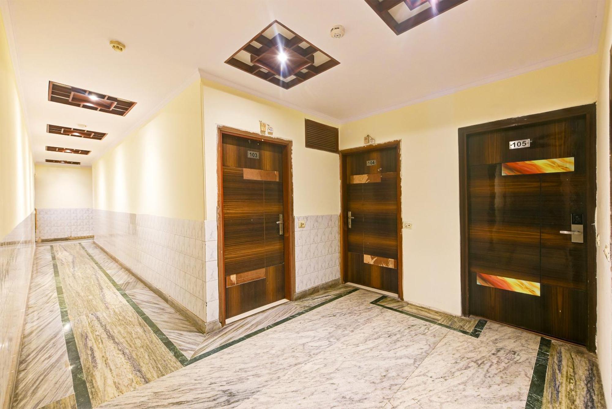 Hotel Geet Deluxe New Delhi Bagian luar foto