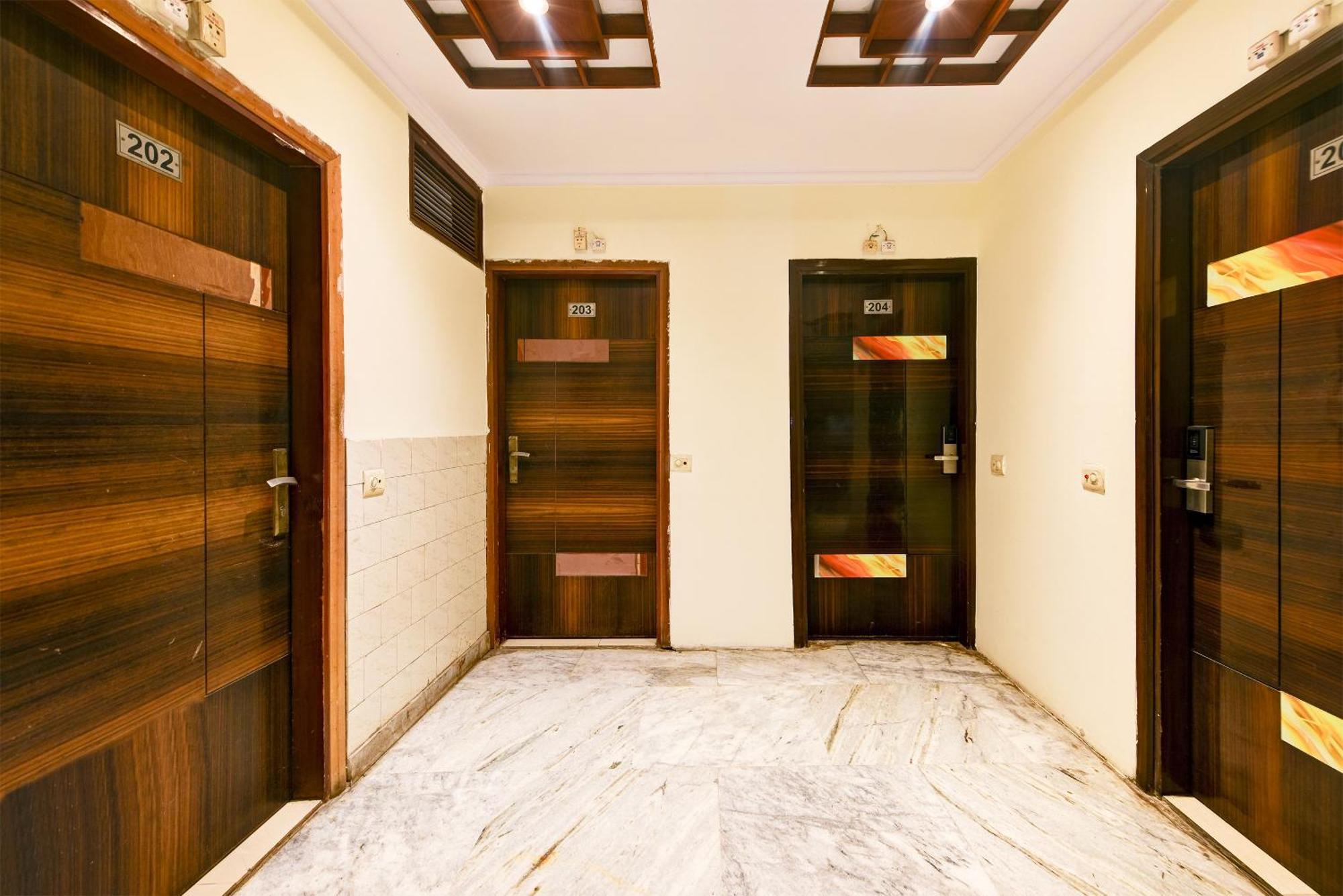 Hotel Geet Deluxe New Delhi Bagian luar foto